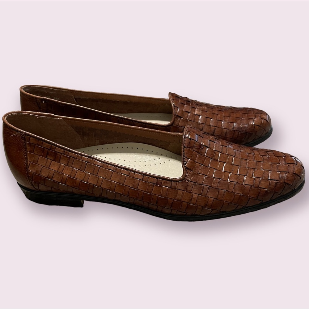 Trotters Womens Brown Liz Shoes LoaferCushioned Leather Slip On Career